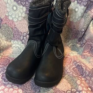 Women's Black Insulated Winter Boots with Faux Fur Trim